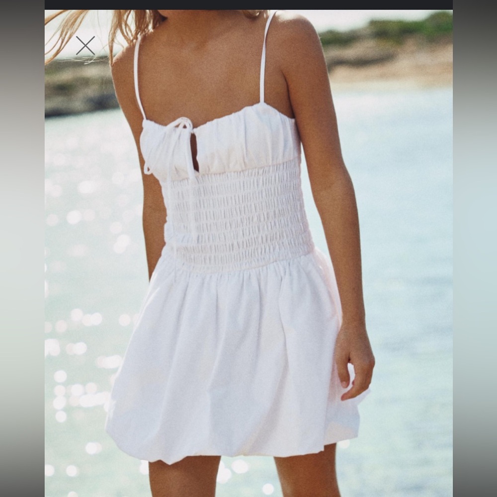 Like new!!  Zara - SMOCKED DRESS WITH BALLOON SKIRT us s. EUC